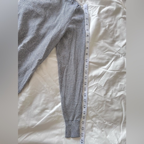 Everlane Organic Cotton Crewneck Sweater - Picture 7 of 8